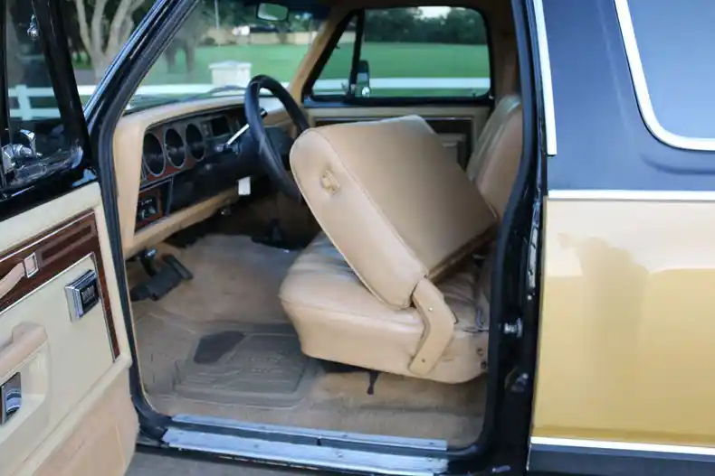 1986-dodge-ramcharger-royal-se-for-sale-34