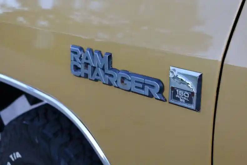 1986-dodge-ramcharger-royal-se-for-sale-37