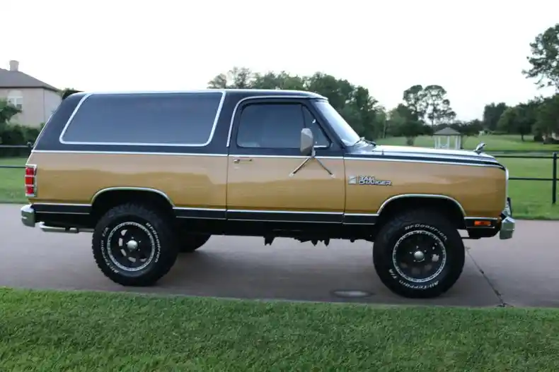 1986-dodge-ramcharger-royal-se-for-sale-41