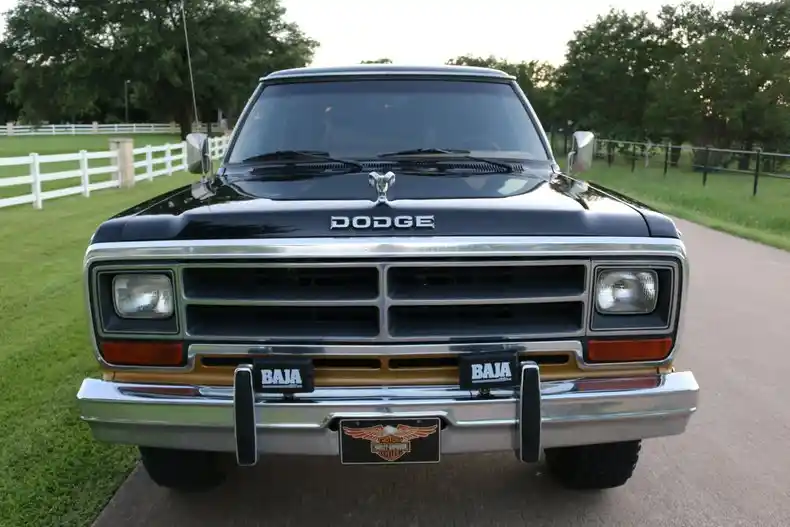 1986-dodge-ramcharger-royal-se-for-sale-42