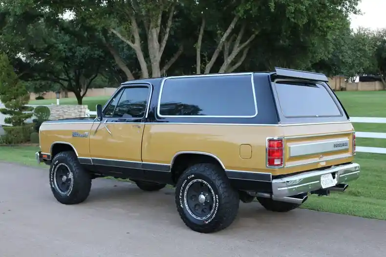 1986-dodge-ramcharger-royal-se-for-sale-44