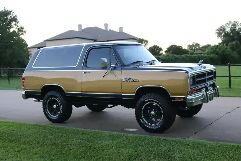 1986-dodge-ramcharger-royal-se-for-sale-46