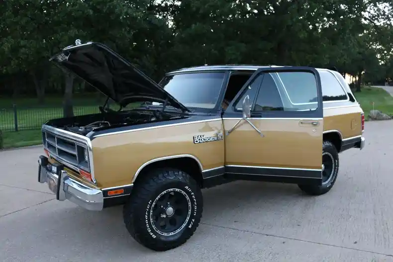 1986-dodge-ramcharger-royal-se-for-sale-49