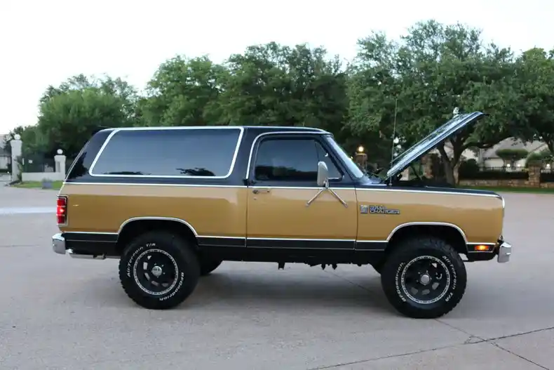 1986-dodge-ramcharger-royal-se-for-sale-51