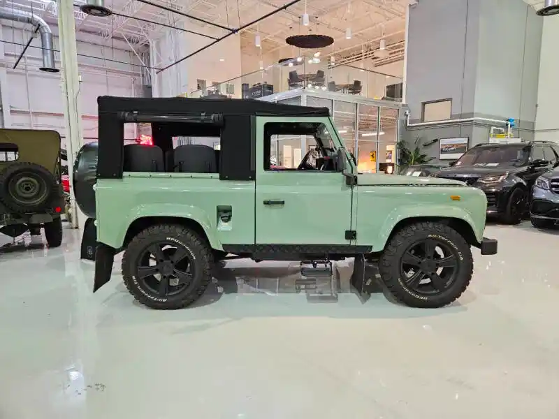 1989-land-rover-defender-90-d-bespoke-edition-uk-custom-build-for-sale-08