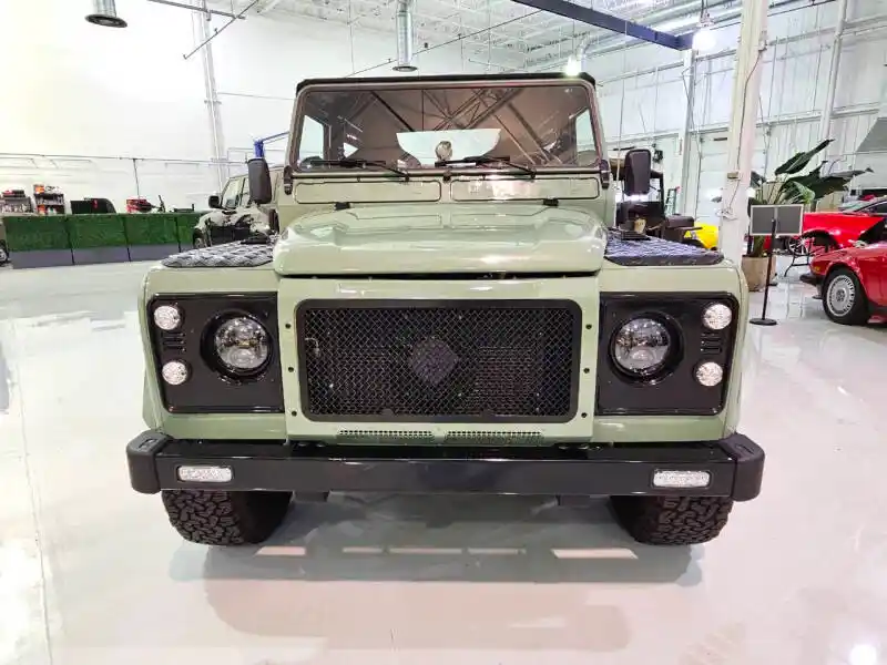 1989-land-rover-defender-90-d-bespoke-edition-uk-custom-build-for-sale-13