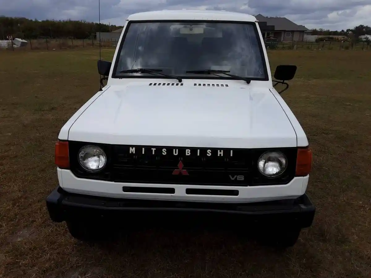 1990-mitsubishi-montero-for-sale-02