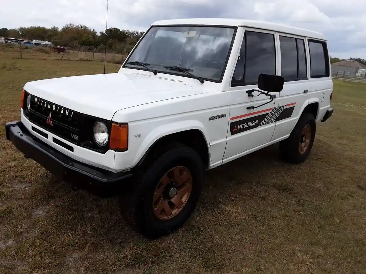 1990-mitsubishi-montero-for-sale-03