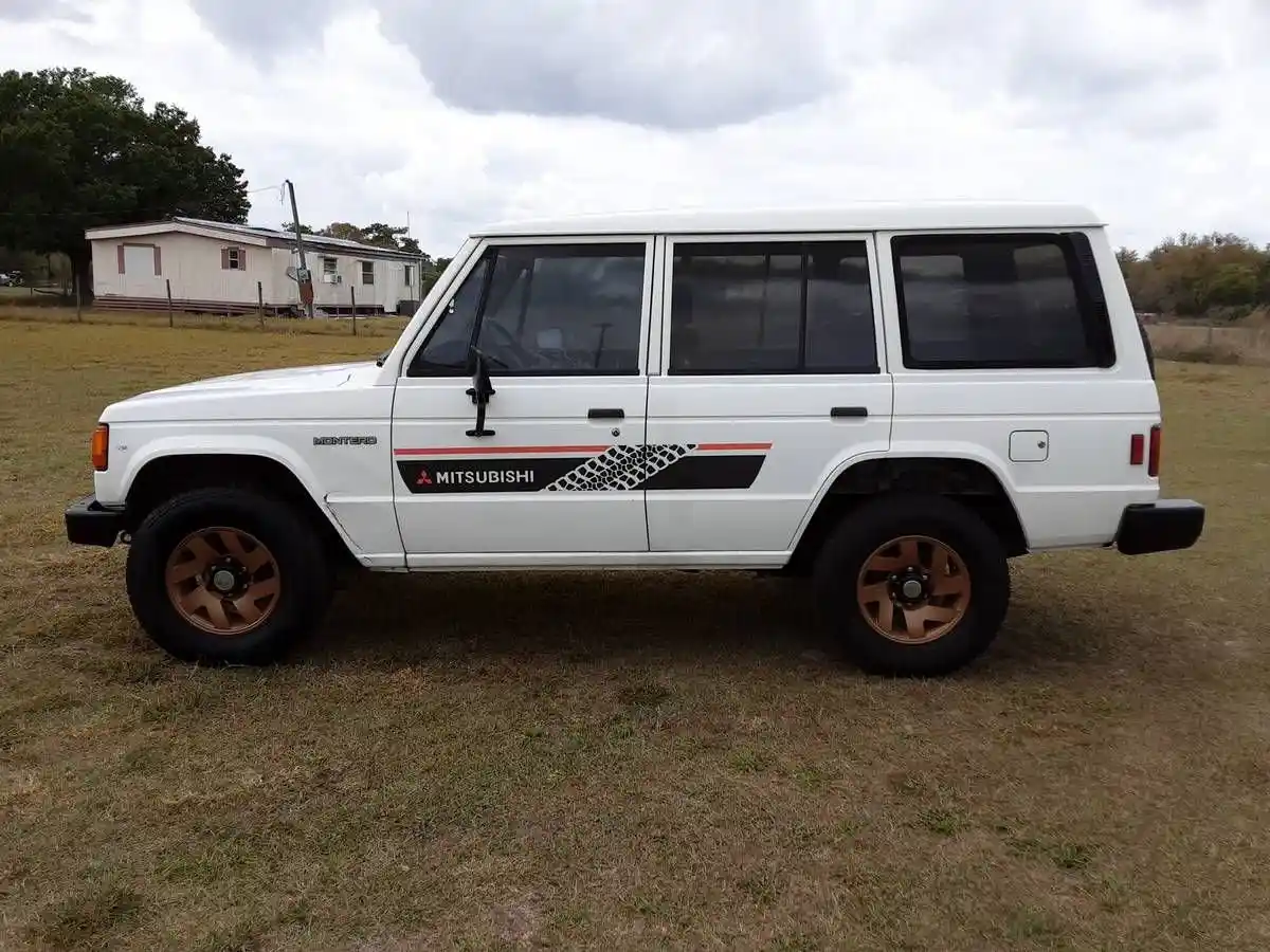 1990-mitsubishi-montero-for-sale-04