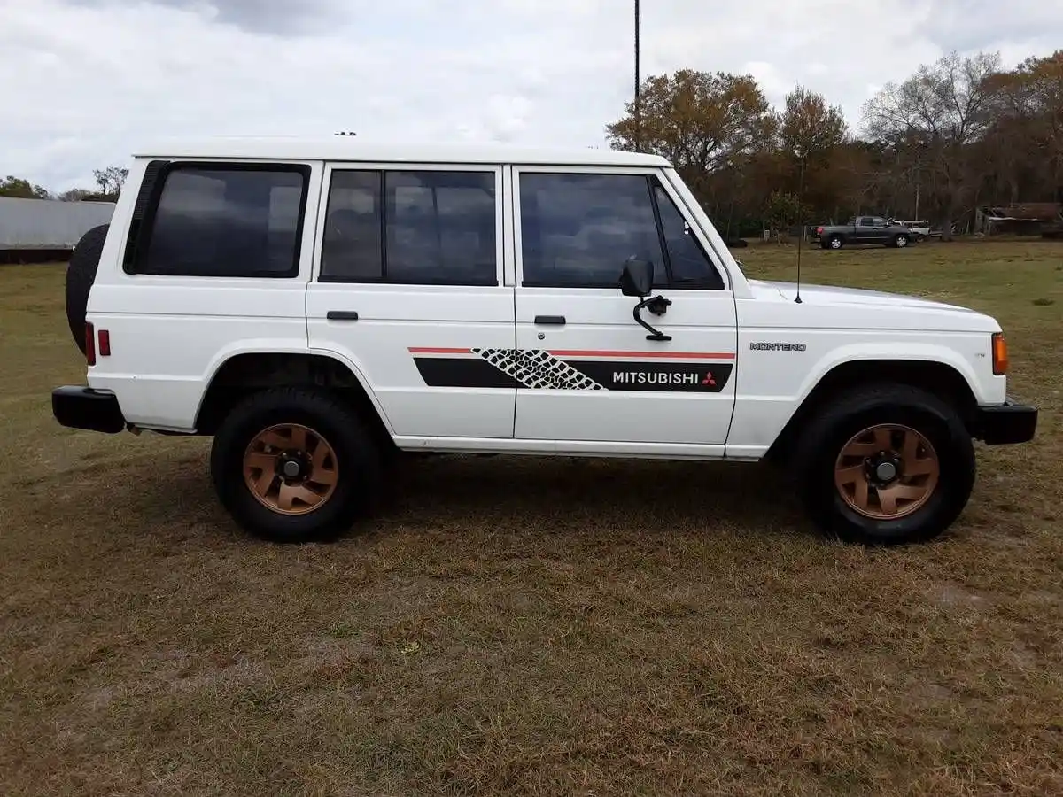 1990-mitsubishi-montero-for-sale-06