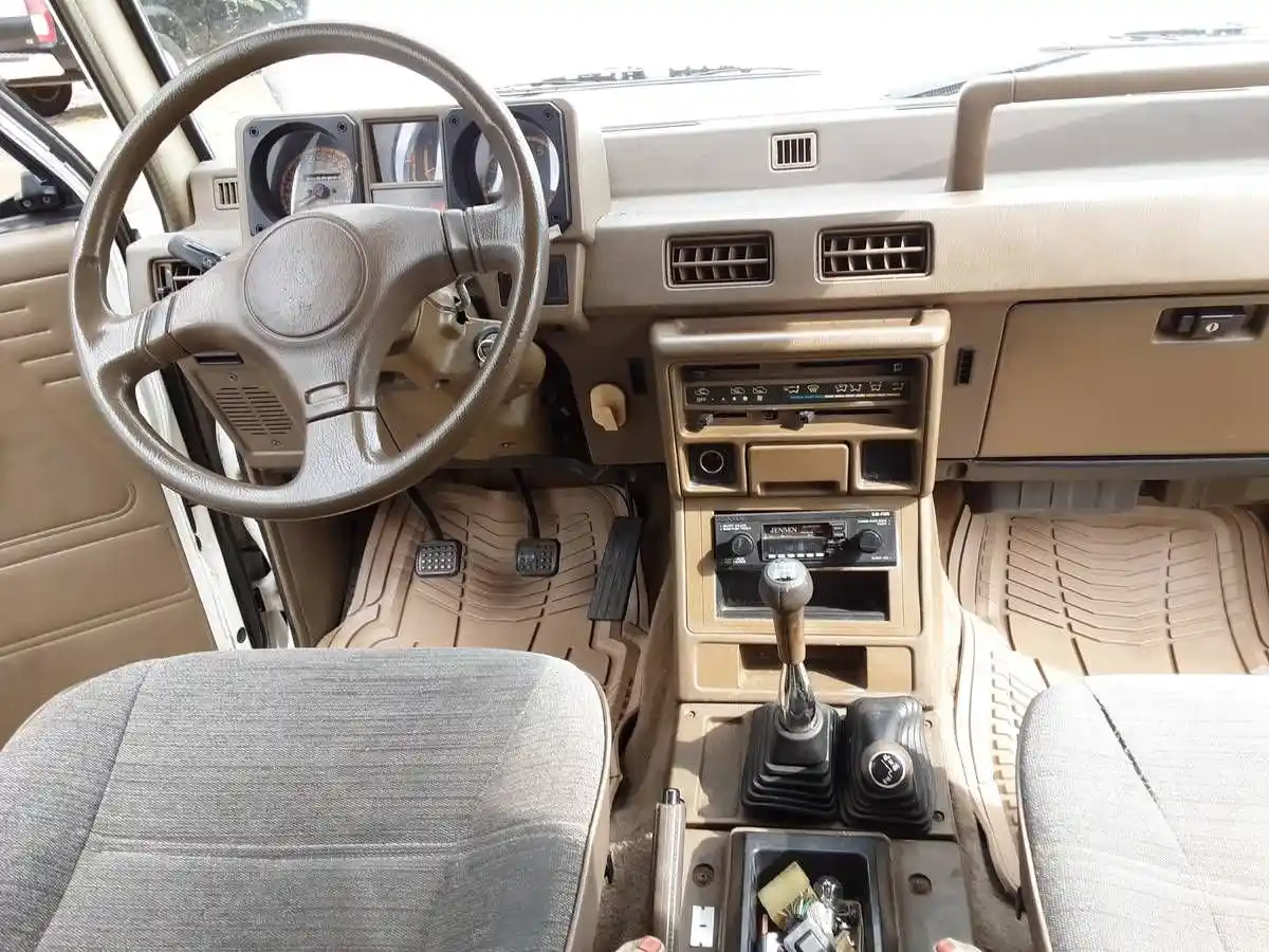 1990-mitsubishi-montero-for-sale-08