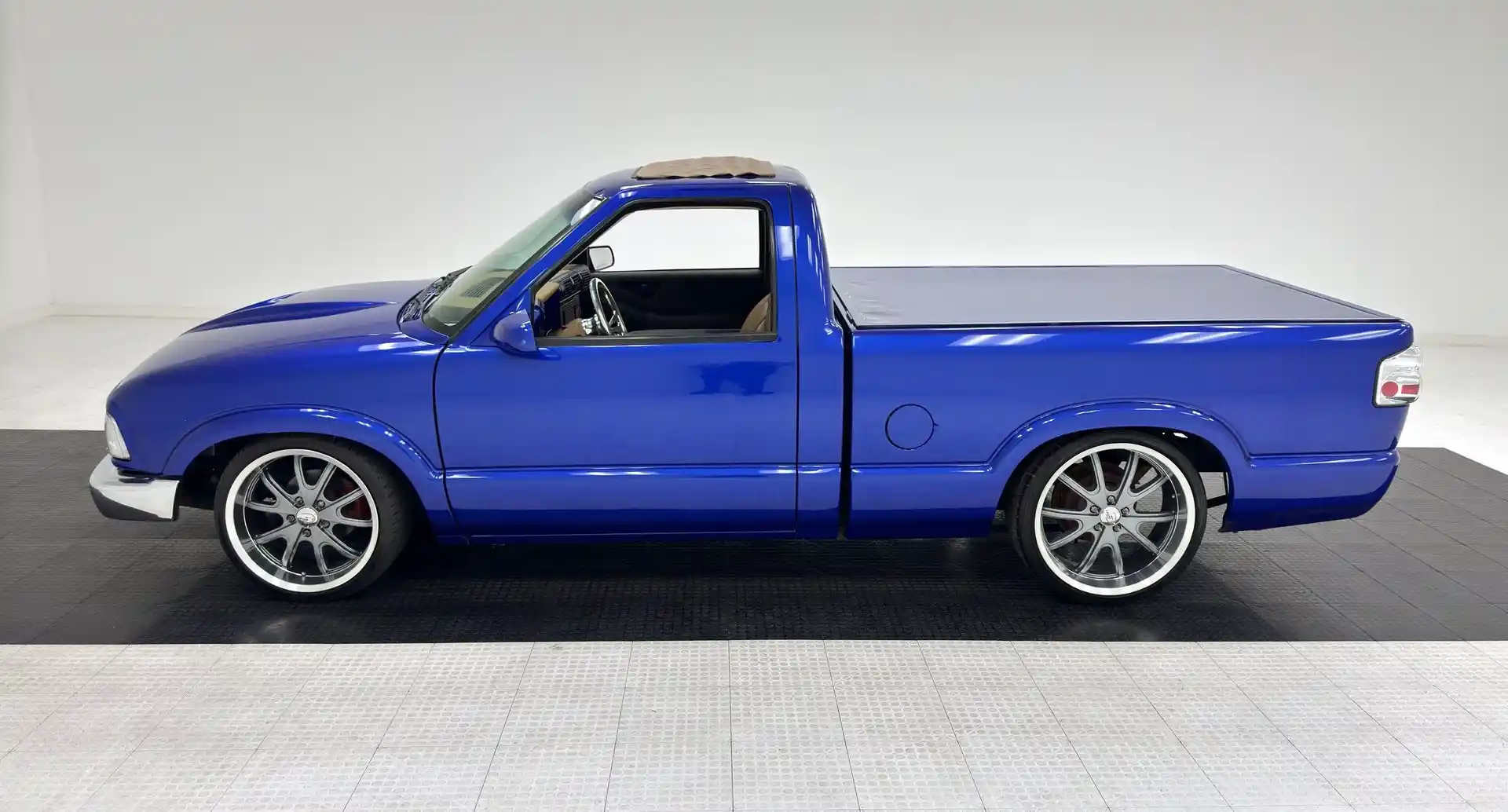 1995-chevrolet-s10-pickup-for-sale-02