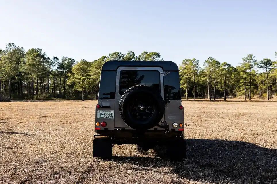 1995-land-rover-defender-110-for-sale-06