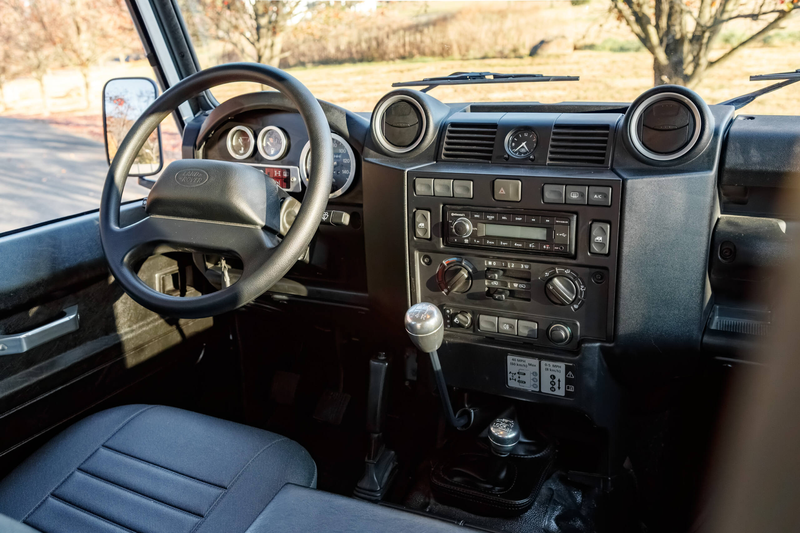 1995-land-rover-defender-90-17