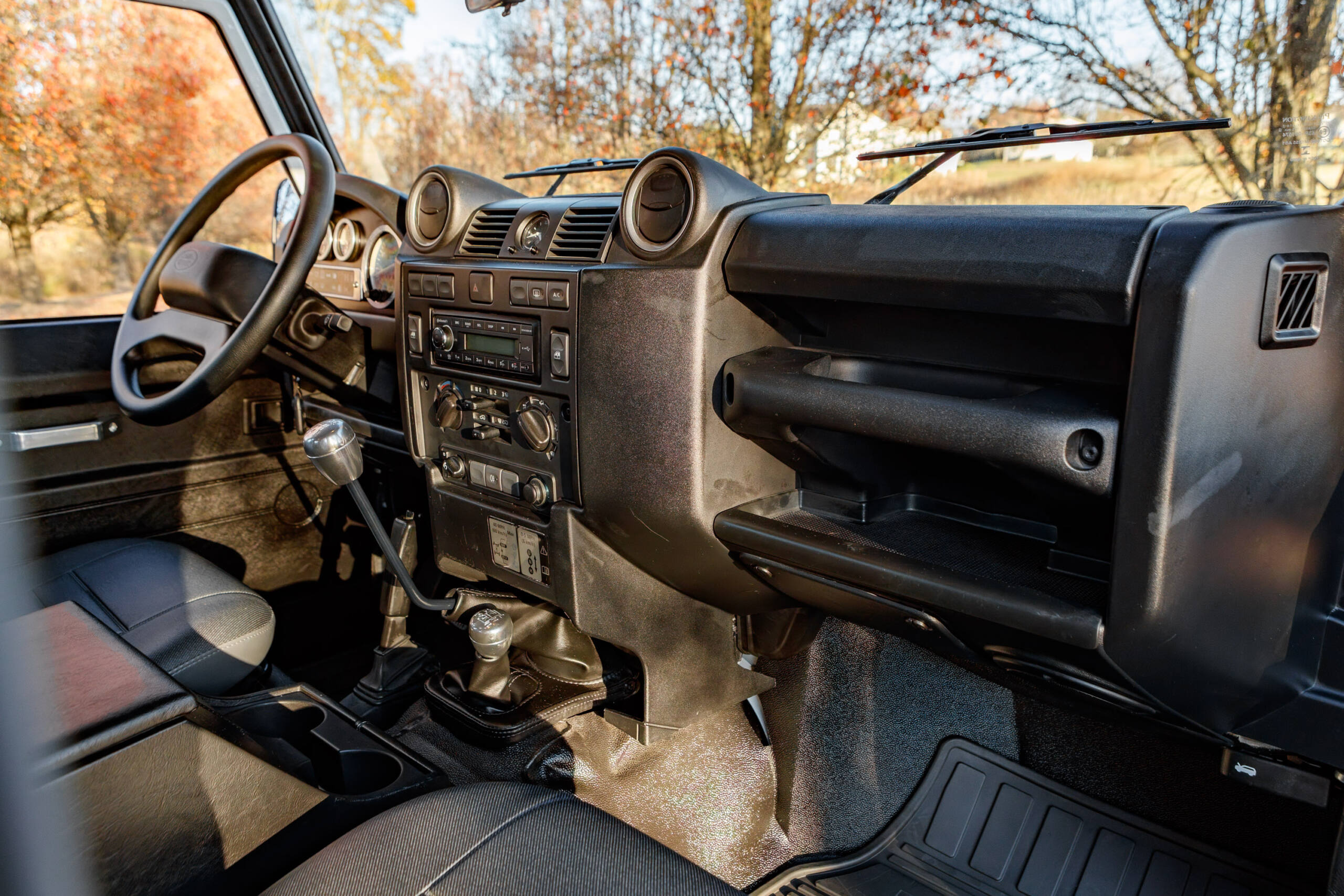 1995-land-rover-defender-90-21