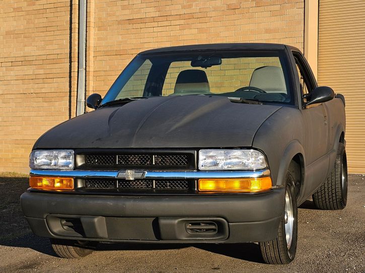 1999-chevy-s10-v8-for-sale-01