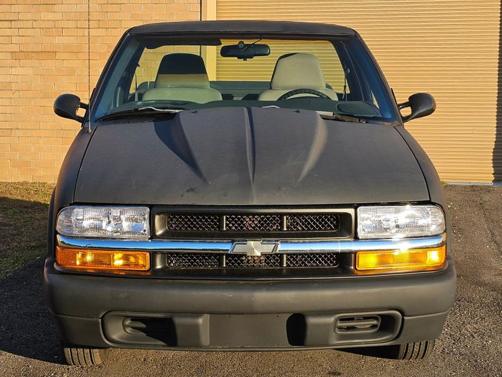 1999-chevy-s10-v8-for-sale-02