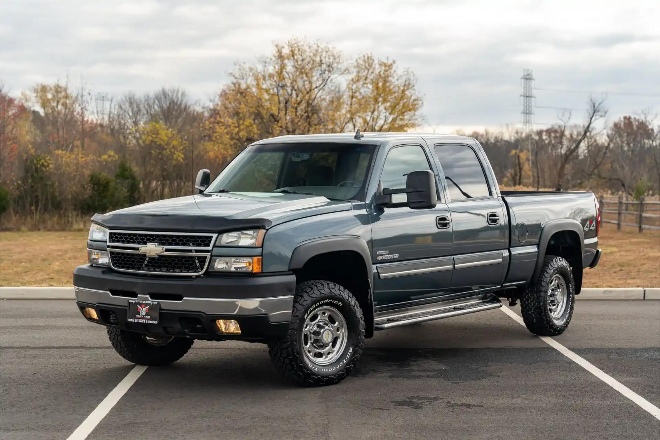 2007-chevrolet-silverado-2500hd-classic-4wd-crew-cab-153-lt1-for-sale-01