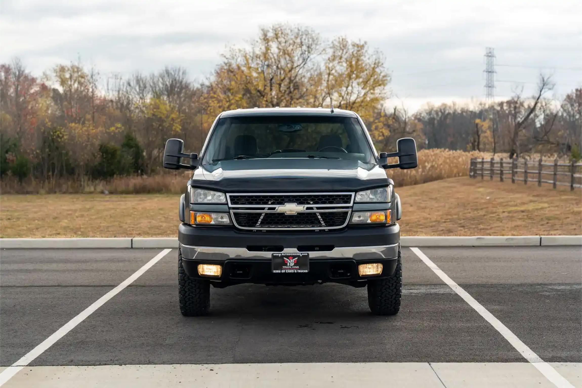 2007-chevrolet-silverado-2500hd-classic-4wd-crew-cab-153-lt1-for-sale-02