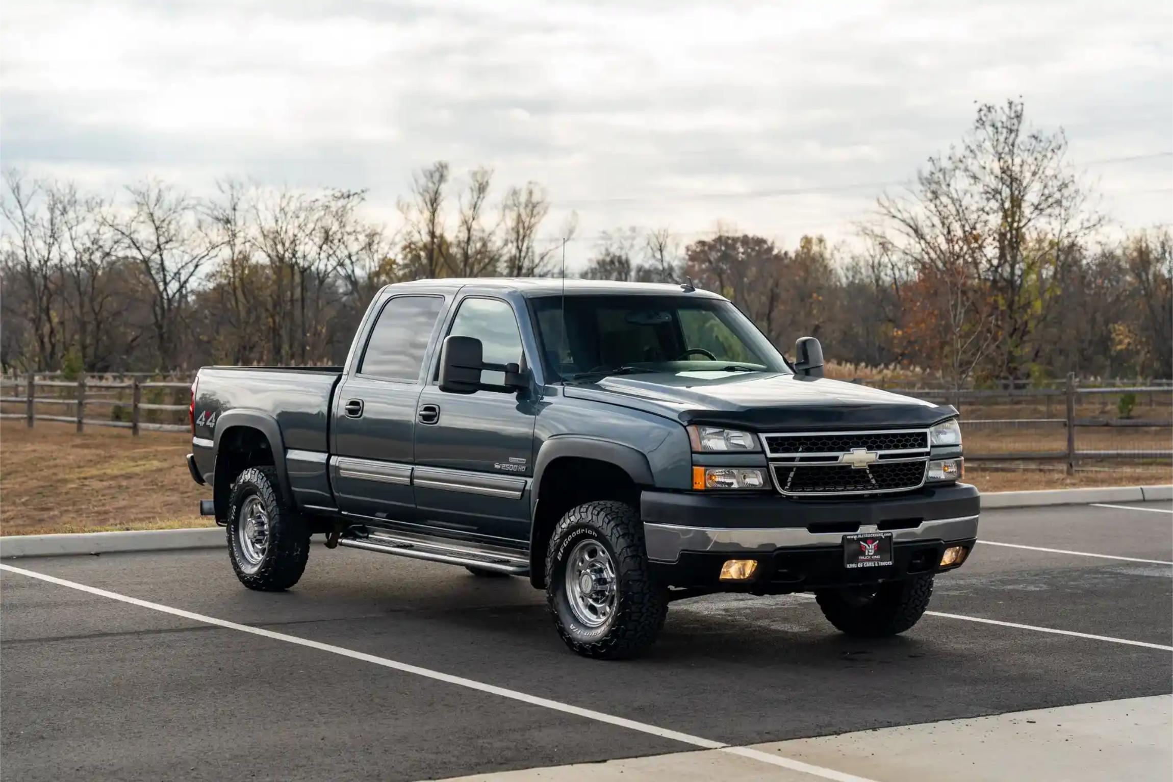 2007-chevrolet-silverado-2500hd-classic-4wd-crew-cab-153-lt1-for-sale-03