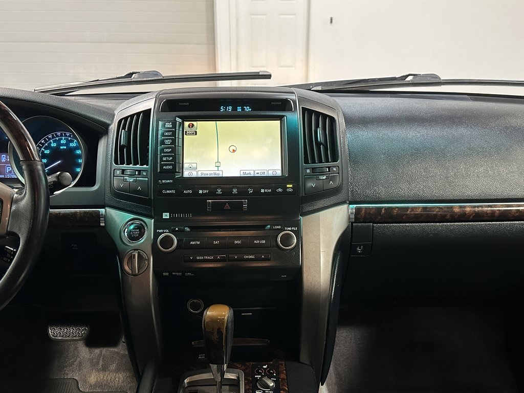 2011-toyota-land-cruiser-base-12