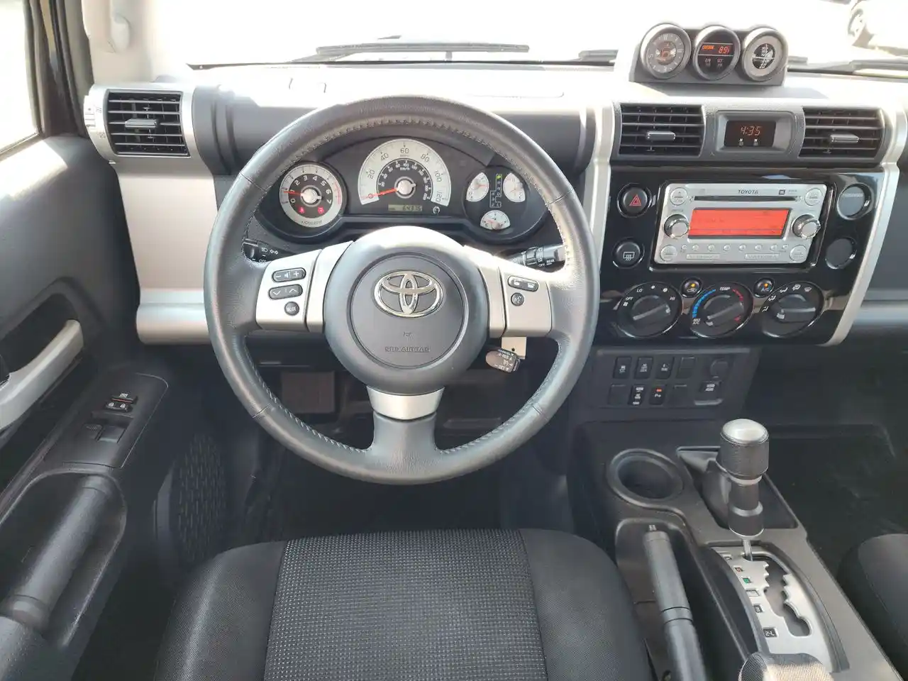 2012-toyota-fj-cruiser-for-sale-05