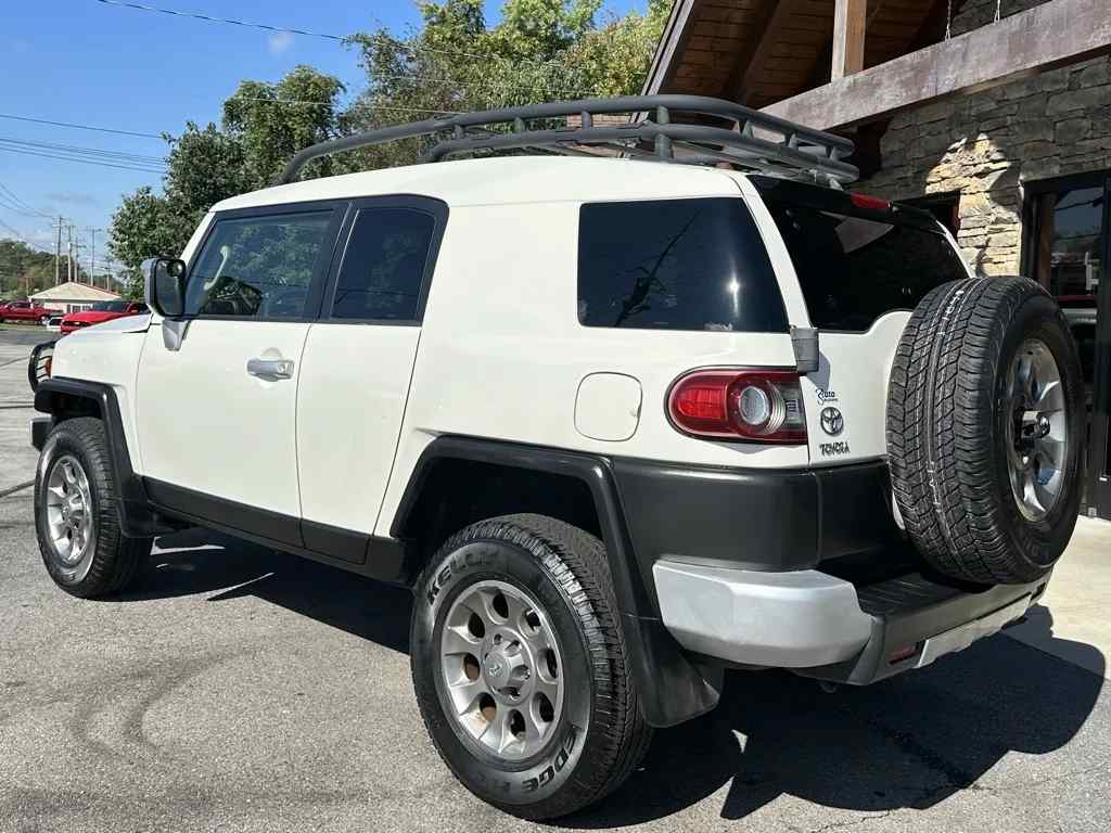 2013-toyota-fj-cruiser-base-for-sale-02