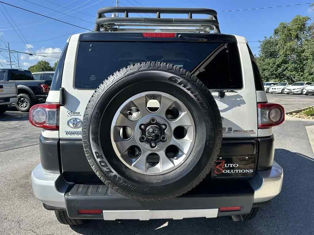 2013-toyota-fj-cruiser-base-for-sale-03