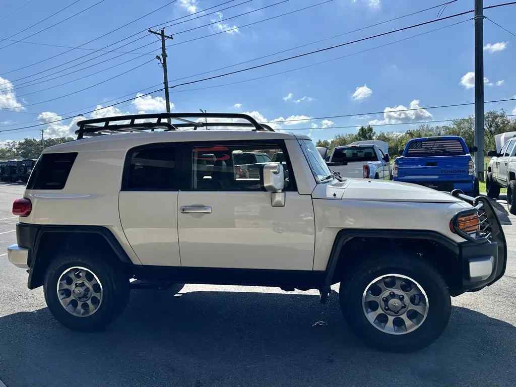 2013-toyota-fj-cruiser-base-for-sale-05