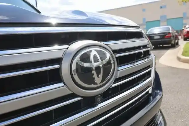 2016-toyota-land-cruiser-for-sale-23