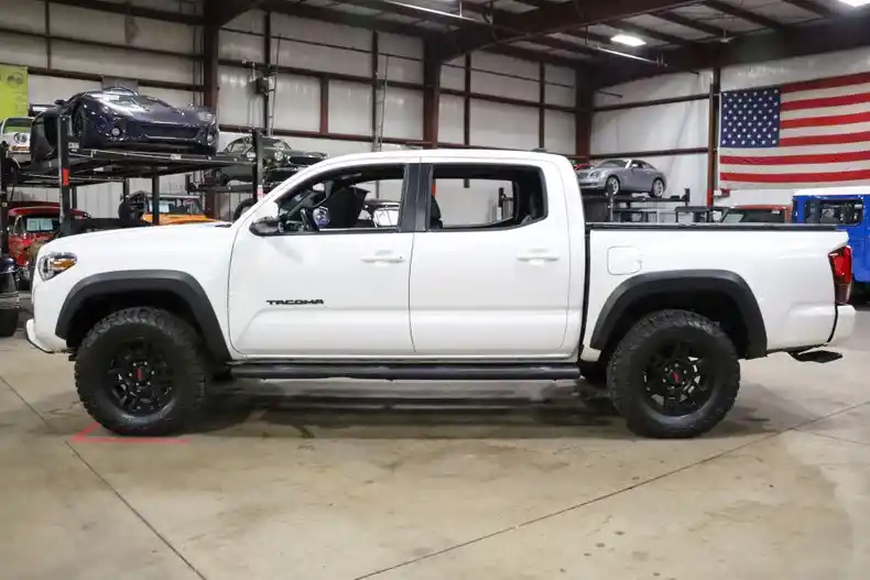 2018-toyota-tacoma-trd-off-road-for-sale-02