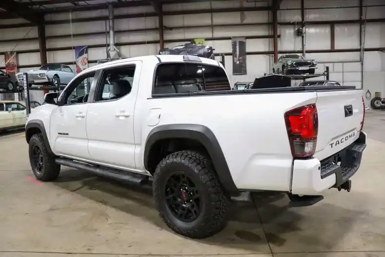 2018-toyota-tacoma-trd-off-road-for-sale-03