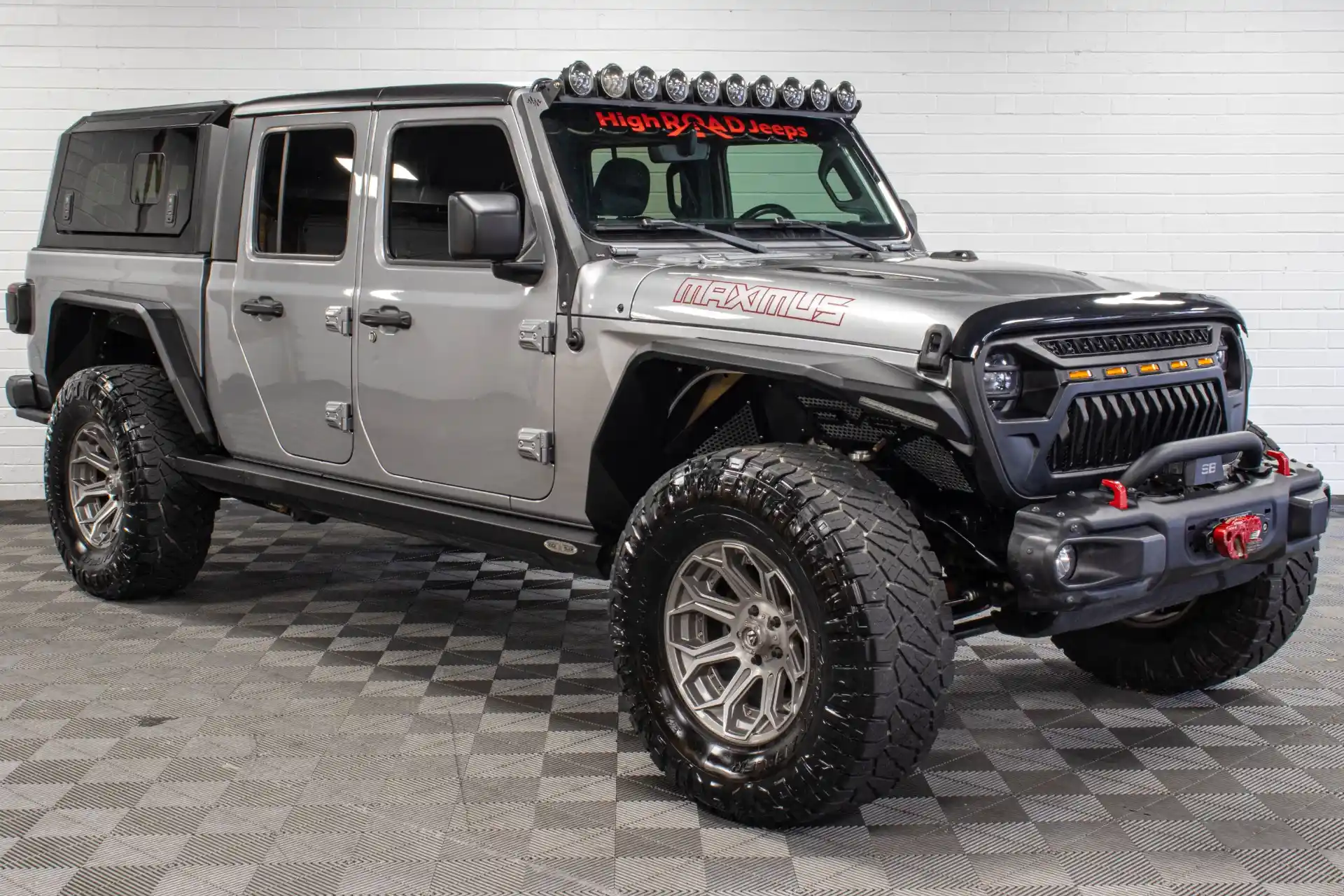 2020-custom-jeep-gladiator-jt-rubicon-6-4-hemi-billet-silver-for-sale-01