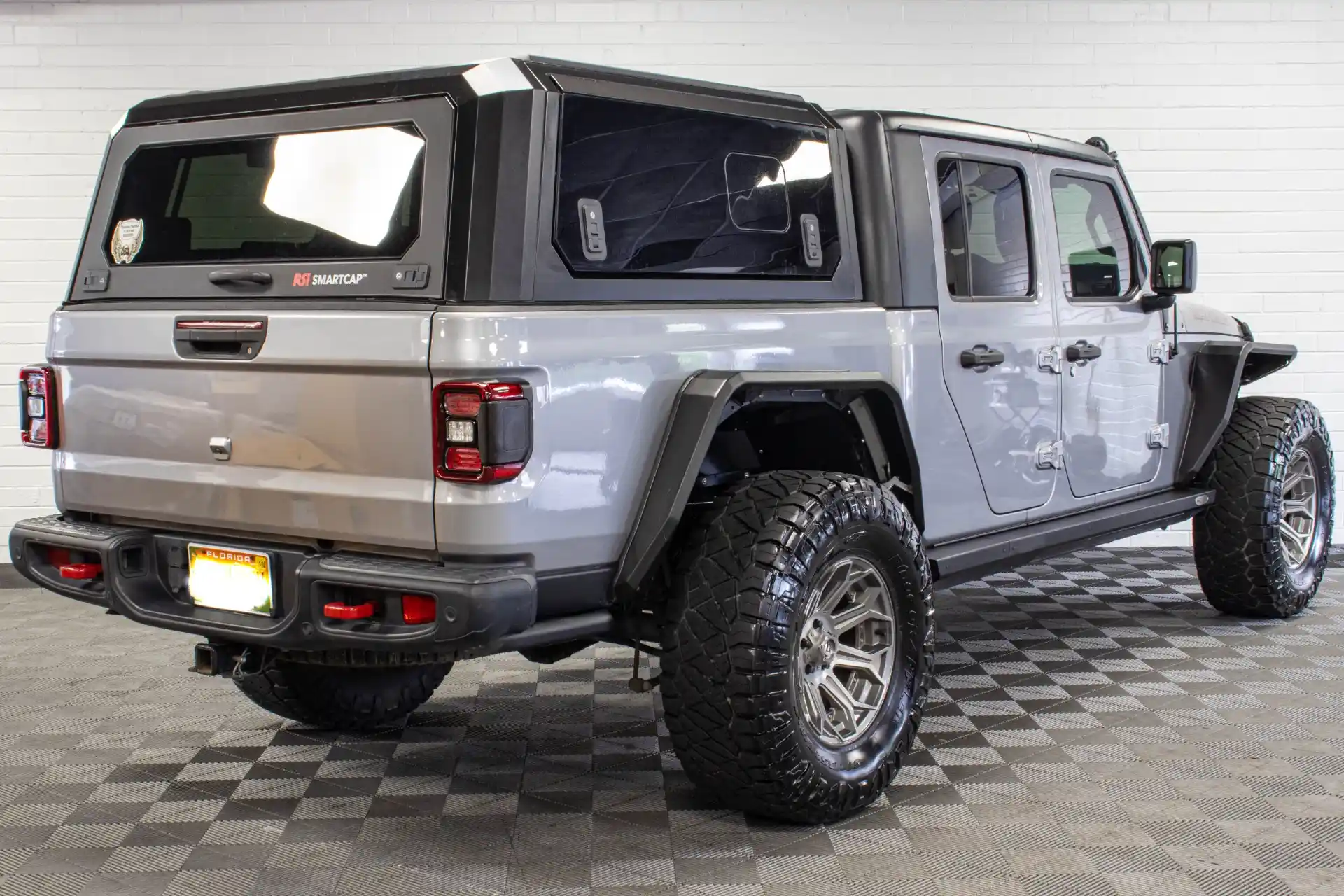 2020-custom-jeep-gladiator-jt-rubicon-6-4-hemi-billet-silver-for-sale-03