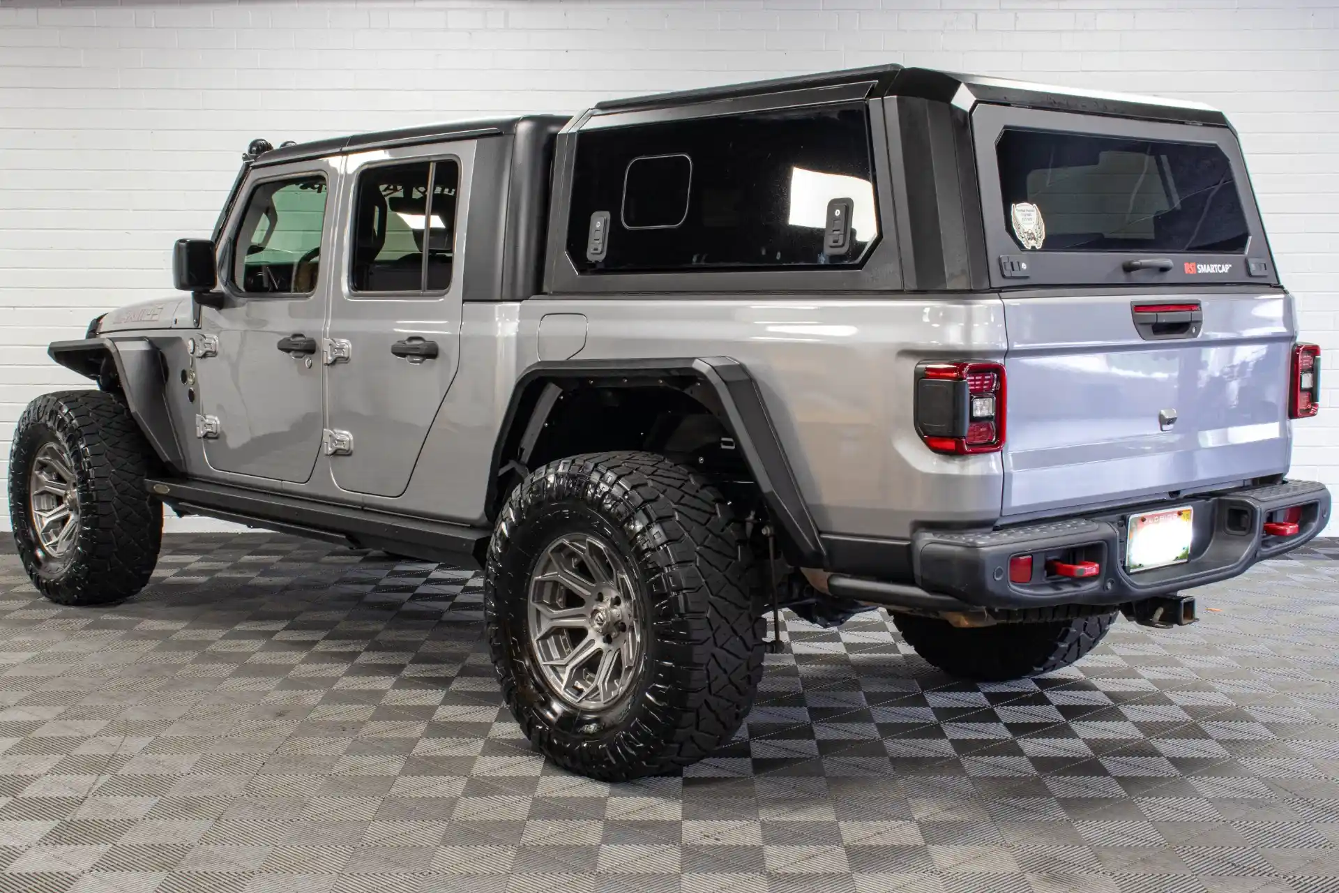 2020-custom-jeep-gladiator-jt-rubicon-6-4-hemi-billet-silver-for-sale-05