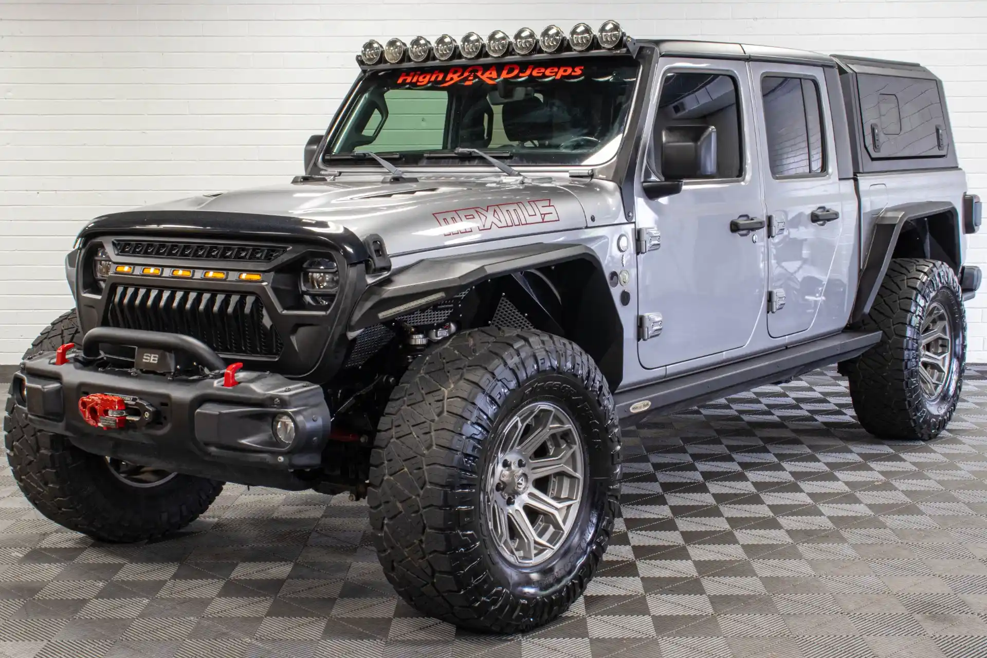 2020-custom-jeep-gladiator-jt-rubicon-6-4-hemi-billet-silver-for-sale-07