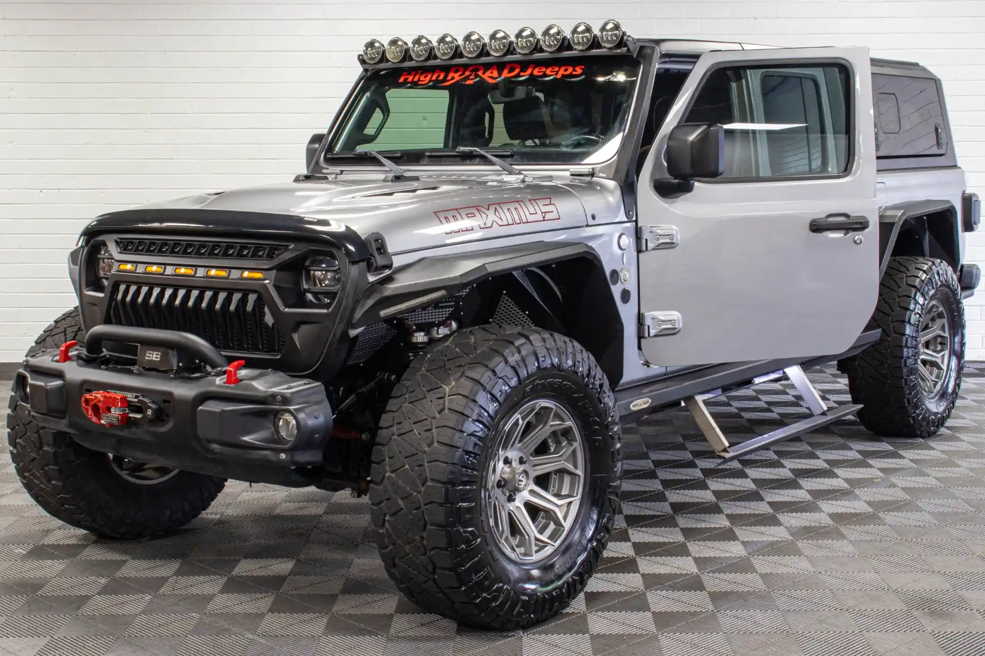 2020-custom-jeep-gladiator-jt-rubicon-6-4-hemi-billet-silver-for-sale-12