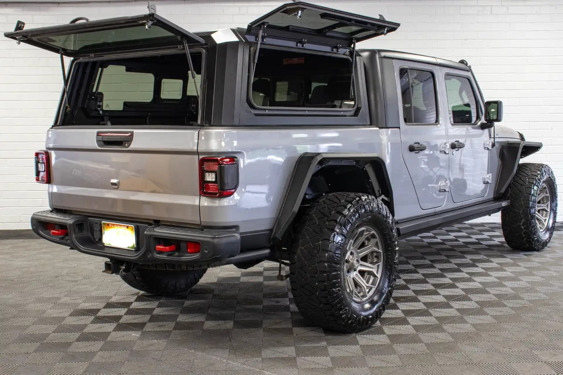 2020-custom-jeep-gladiator-jt-rubicon-6-4-hemi-billet-silver-for-sale-13