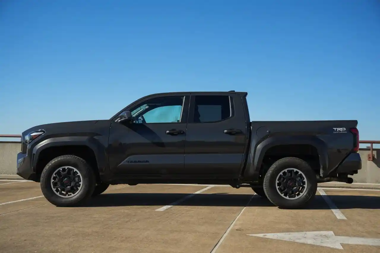 2024-toyota-tacoma-trd-off-road-for-sale-07