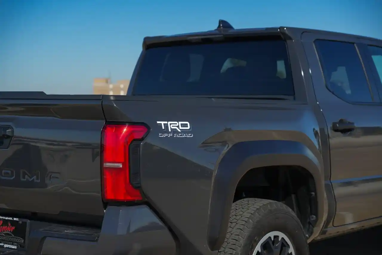 2024-toyota-tacoma-trd-off-road-for-sale-09