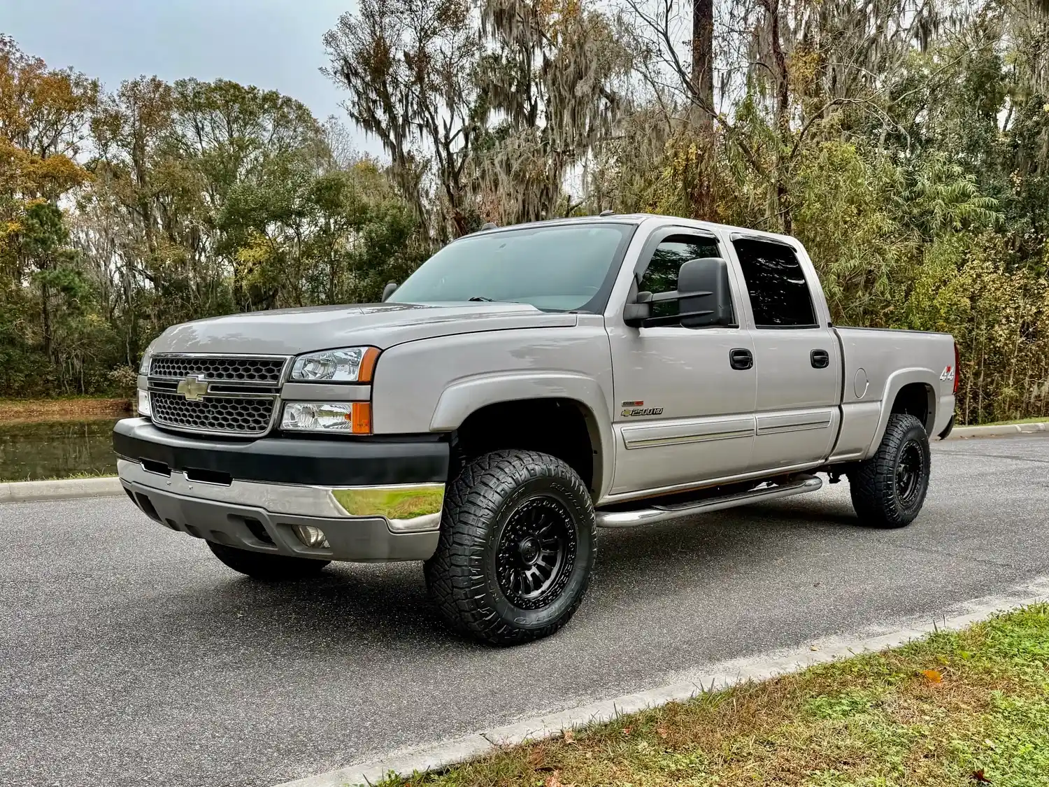 Used-2005-Chevrolet-Silverado-2500HD-LOW-MILE-LLY-DMAX-LEATHER-LT-LT-1734376013-for-sale-01