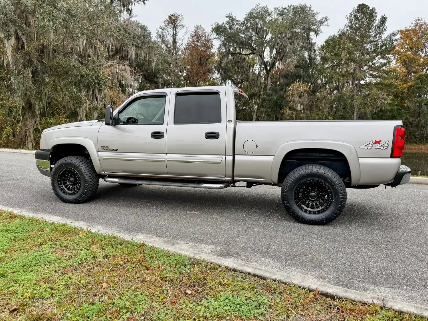 Used-2005-Chevrolet-Silverado-2500HD-LOW-MILE-LLY-DMAX-LEATHER-LT-LT-1734376013-for-sale-03