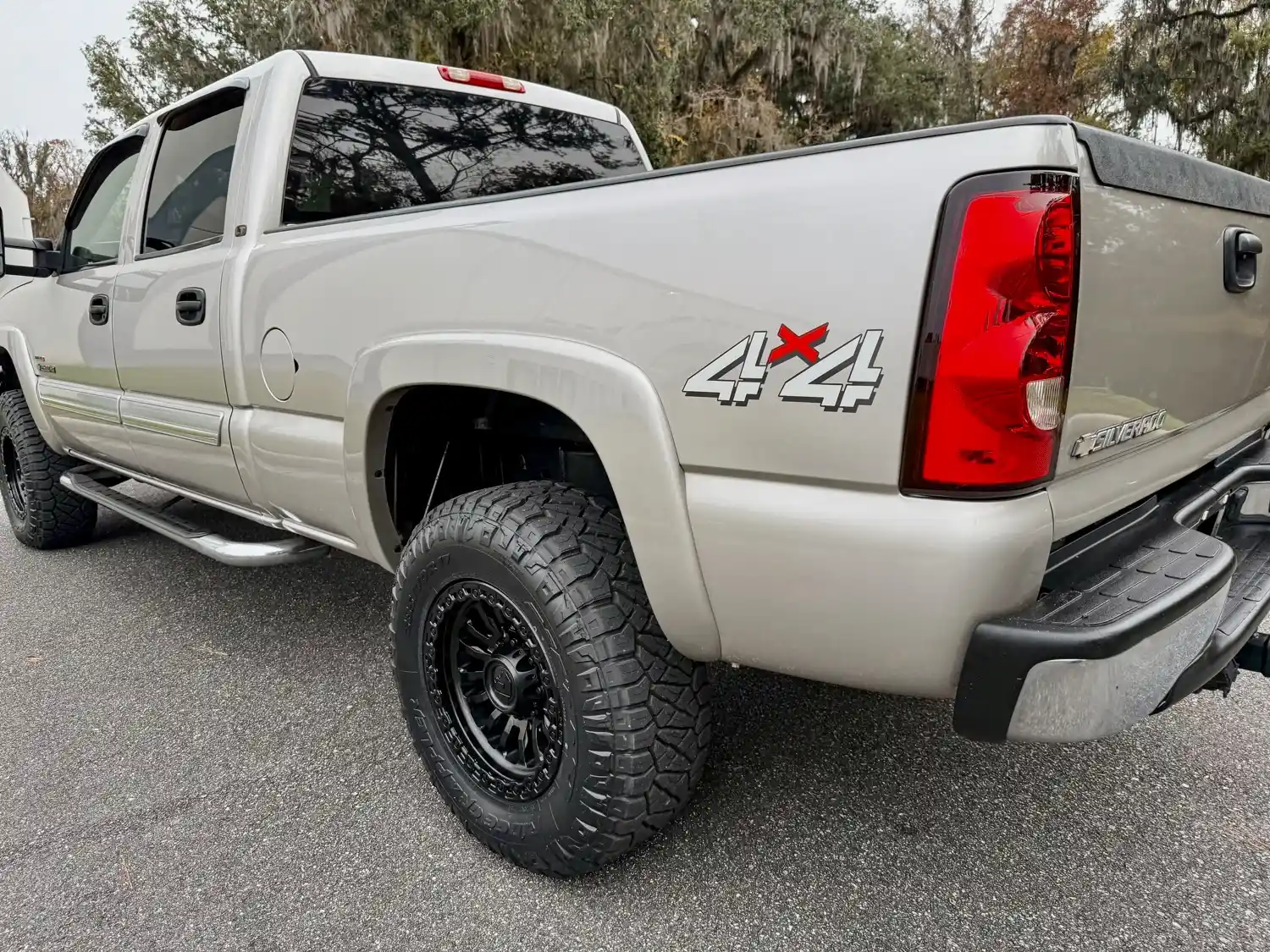 Used-2005-Chevrolet-Silverado-2500HD-LOW-MILE-LLY-DMAX-LEATHER-LT-LT-1734376013-for-sale-14