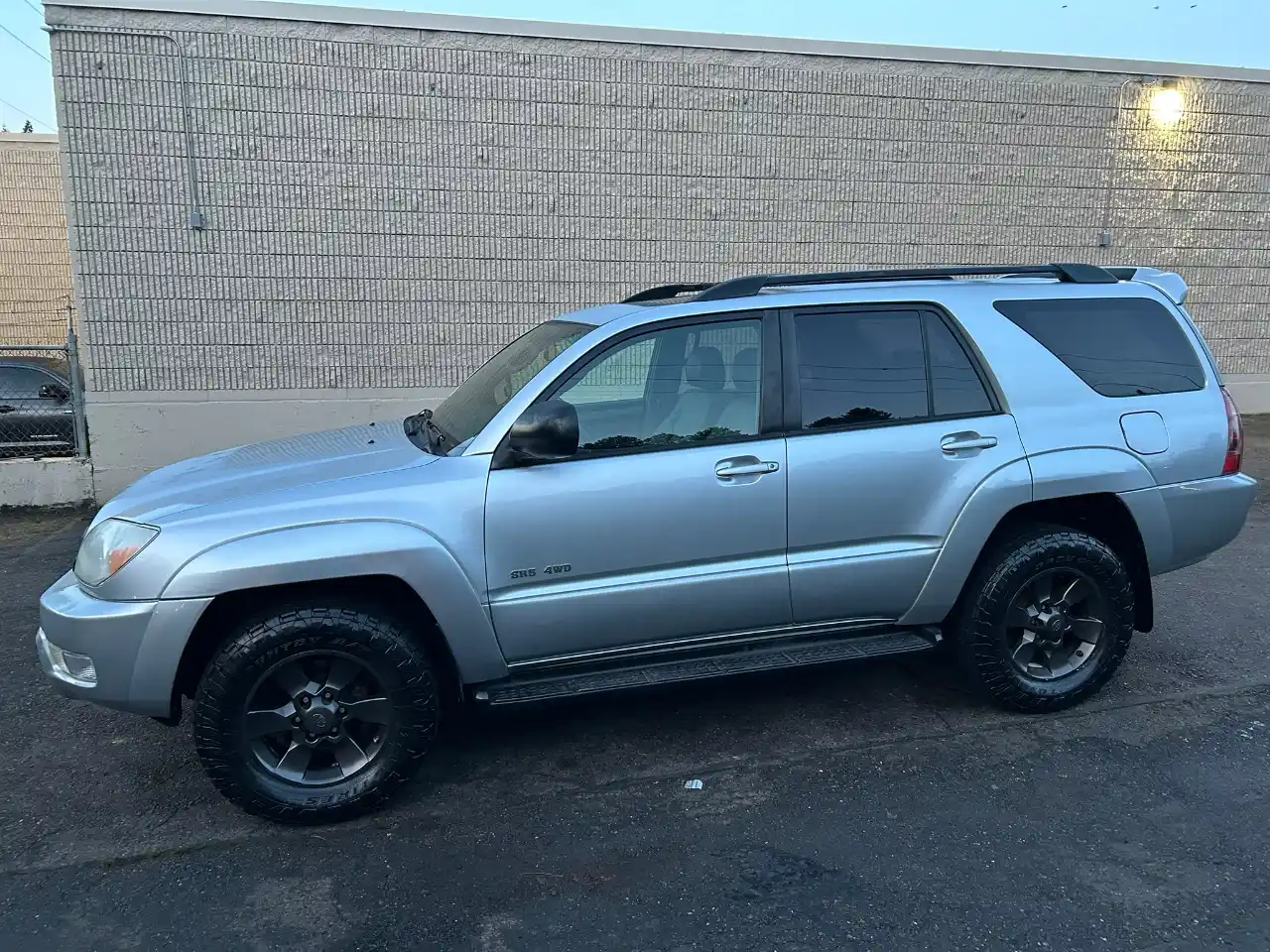 Used-2005-Toyota-4Runner-SR5-V8-4WD-for-sale-01