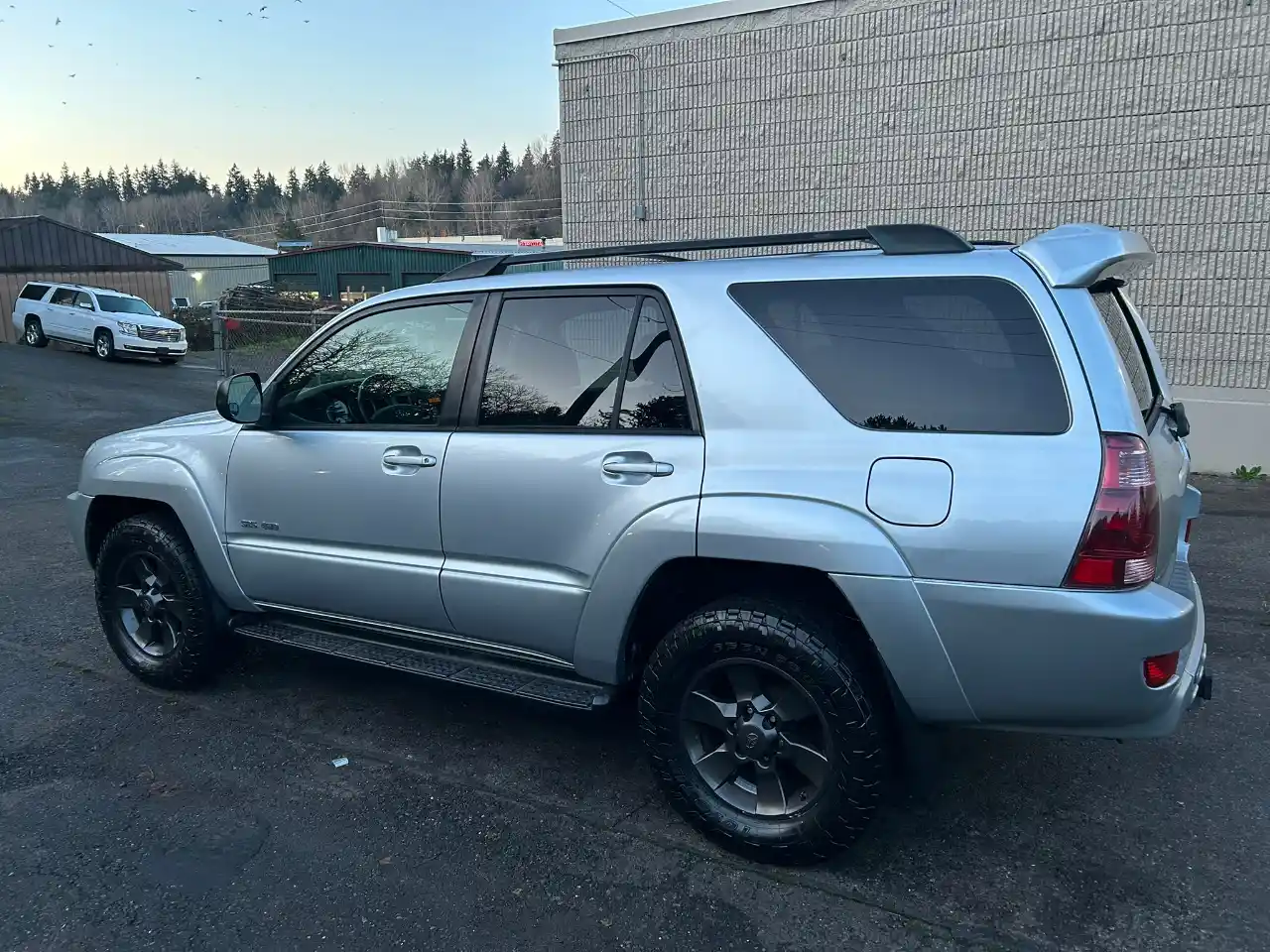 Used-2005-Toyota-4Runner-SR5-V8-4WD-for-sale-02