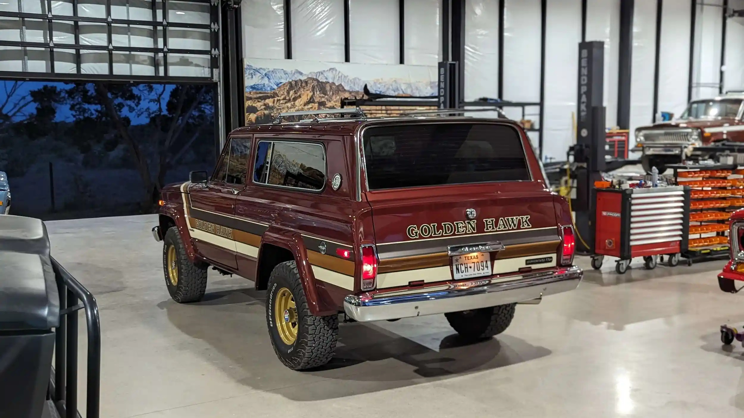 jeep-cherokee-golden-hawk-1980-jeepheritage-stage-2-for-sale-04