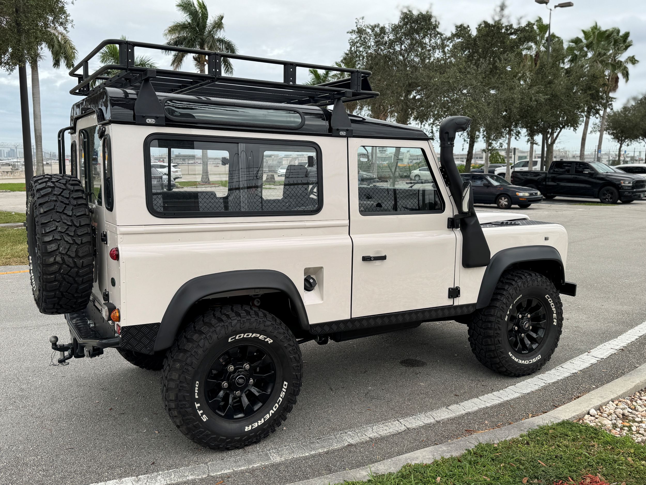 land-rover-defender-90-tdi-for-sale-03