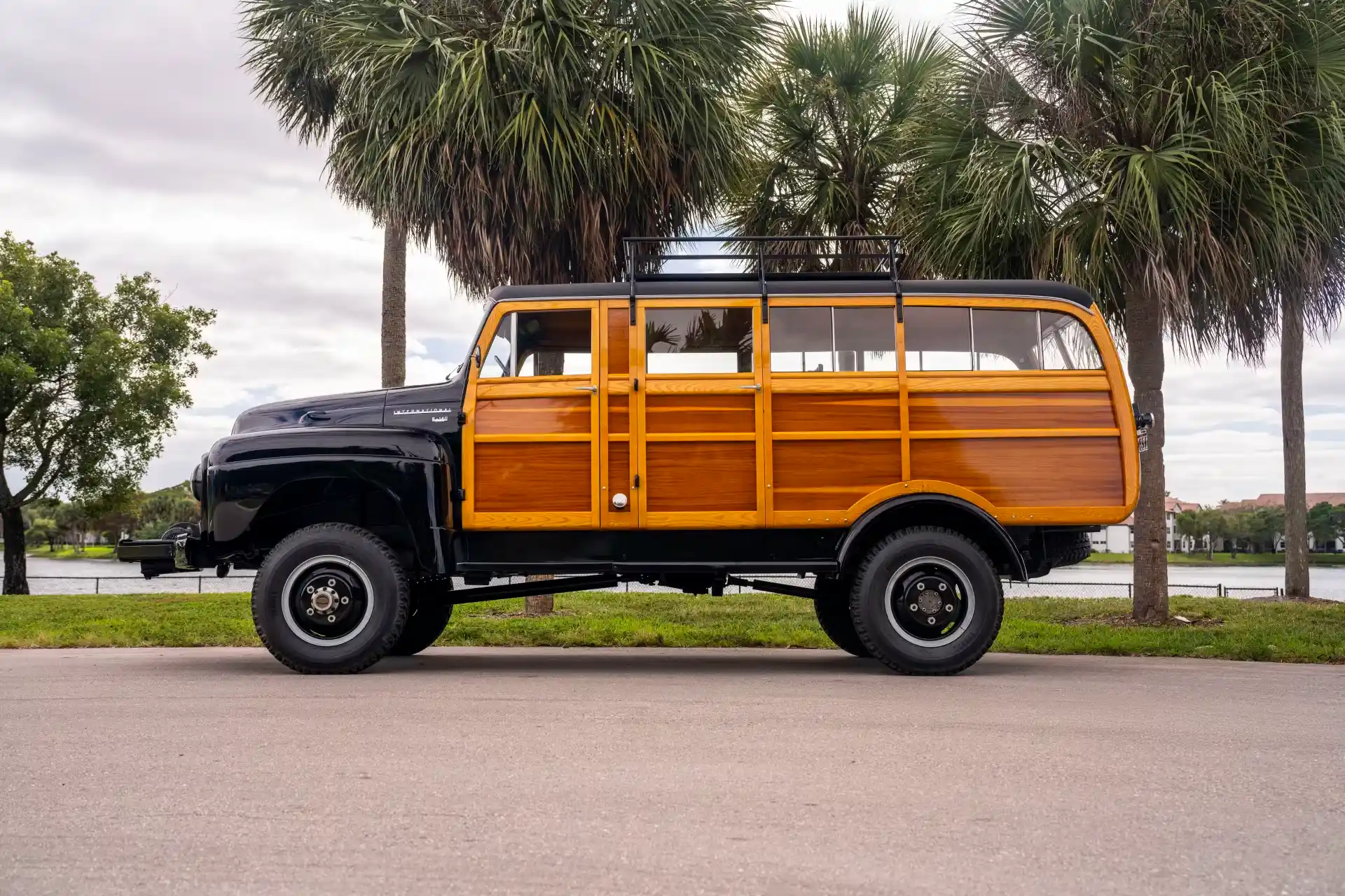 mecum-kissimmee-1954-international Harvester R140 Woody Wagon-for-sale-02