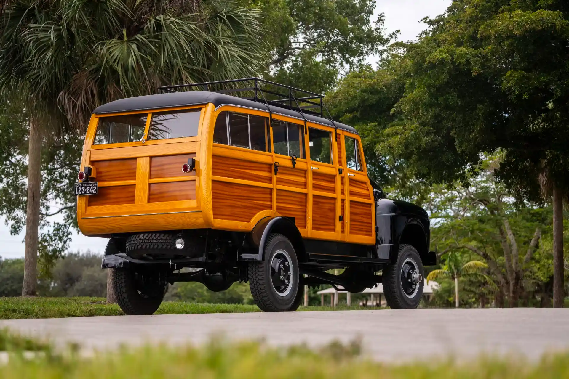 mecum-kissimmee-1954-international Harvester R140 Woody Wagon-for-sale-03