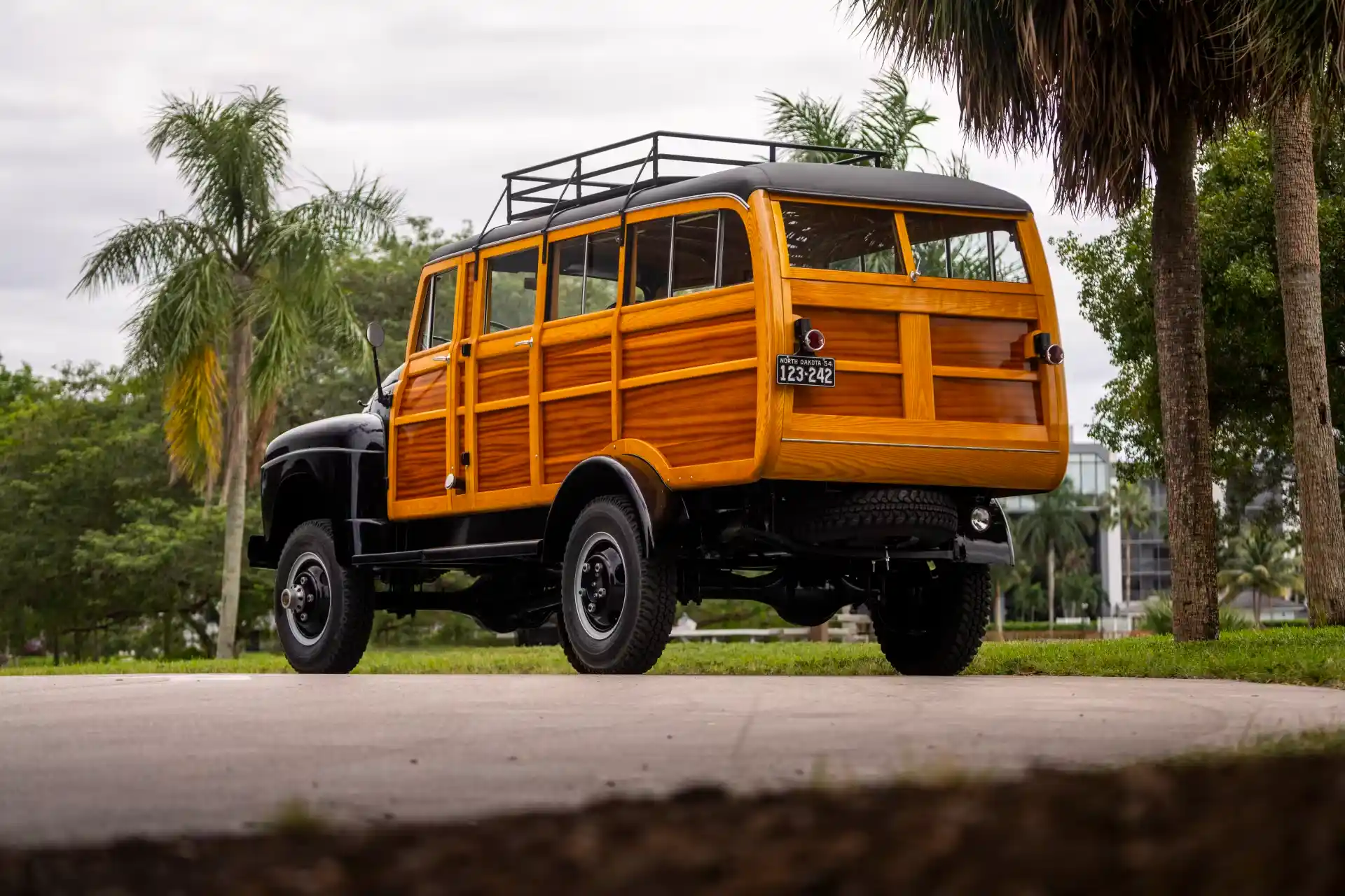 mecum-kissimmee-1954-international Harvester R140 Woody Wagon-for-sale-20